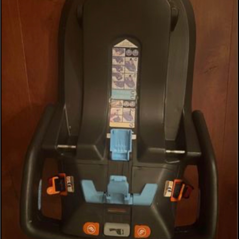 Uppa Baby Infant Car seat. Lightly Used by 1 child.